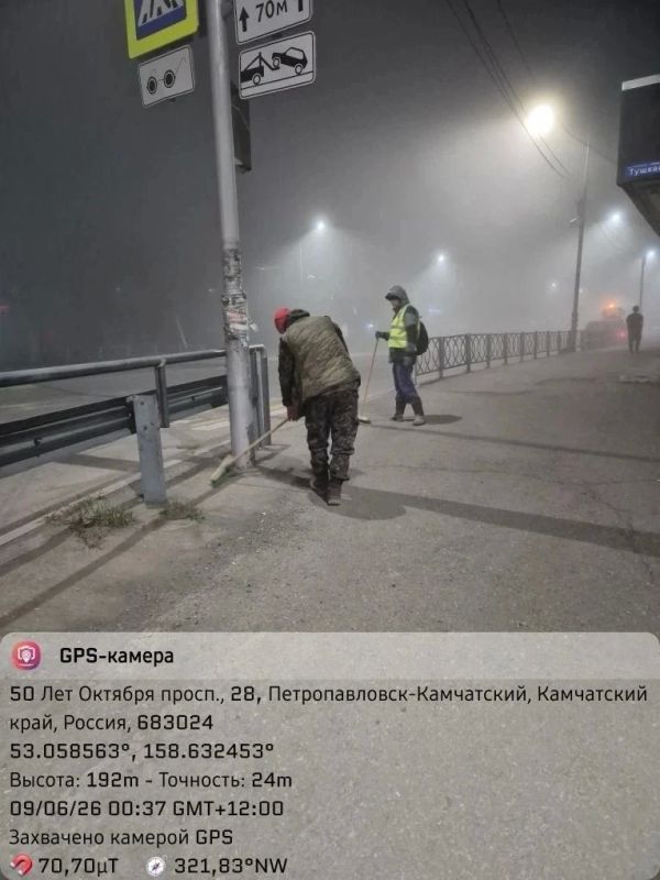 Город день за днем. 9 июня 2026 года Подрядные организации в круглосуточном режиме приводят в порядок городские территории Город день за днем. 9 июня 2026 года Подрядные организации в круглосуточном режиме приводят в порядок городские территории