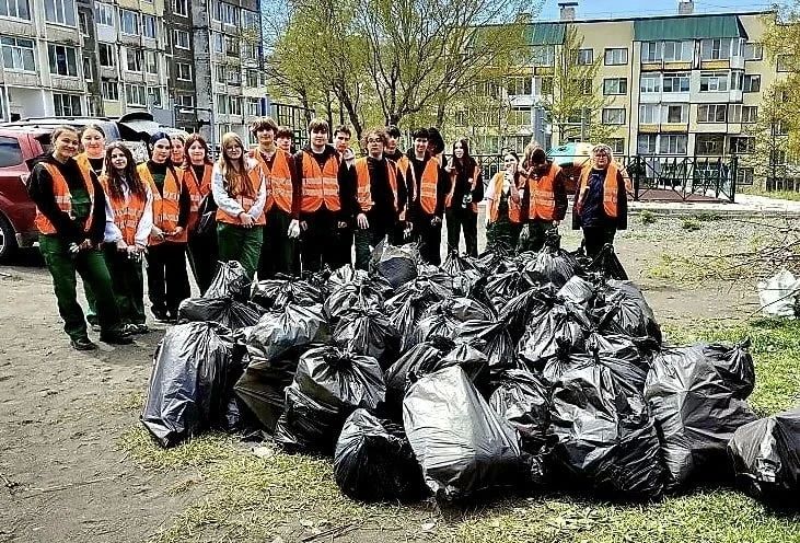 Школьники наводят порядок в Петропавловске-Камчатском