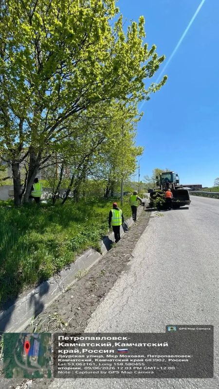 Город день за днем. 9 июня 2026 года Подрядные организации в круглосуточном режиме приводят в порядок городские территории Город день за днем. 9 июня 2026 года Подрядные организации в круглосуточном режиме приводят в порядок городские территории