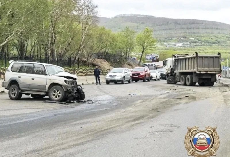 В Петропавловске в столкновении с грузовиком пострадал водитель внедорожника
