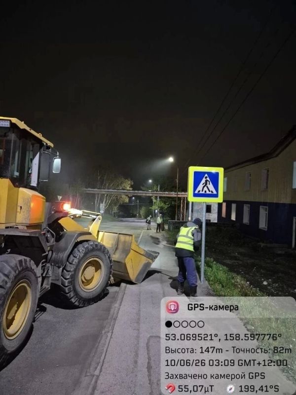 Город день за днем. 10 июня 2026 года В ПетропавловскеКамчатском продолжаются работы по содержанию городских территорий Город день за днем. 10 июня 2026 года В ПетропавловскеКамчатском продолжаются работы по содержанию городских территорий