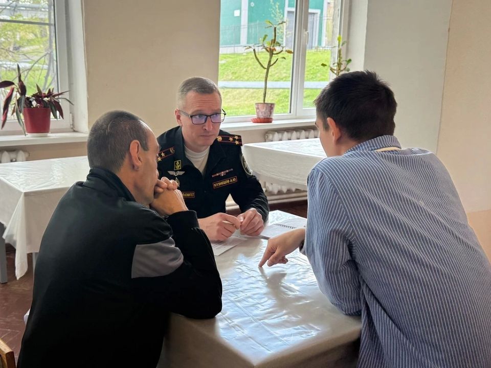 В Камчатском крае в преддверии празднования Дня России состоялись мероприятия, посвящённые 15-летию со дня образования Следственного комитета Российской Федерации В Камчатском крае в преддверии празднования Дня России состоялись мероприятия, посвящённые 15-летию со дня образования Следственного комитета Российской Федерации