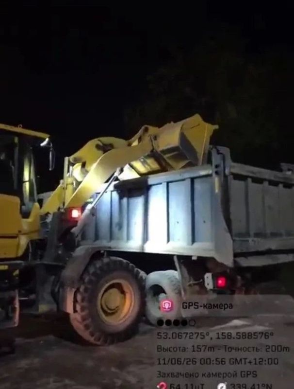 Город день за днем. 11 июня 2026 года В Петропавловске-Камчатском проводятся комплексные работы по содержанию дорог города: мойка проезжей части и тротуаров, очистка территорий с применением вакуумноподметальной техники и... Город день за днем. 11 июня 2026 года В Петропавловске-Камчатском проводятся комплексные работы по содержанию дорог города: мойка проезжей части и тротуаров, очистка территорий с применением вакуумноподметальной техники и...