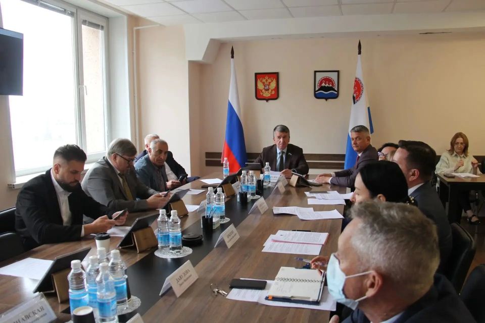 Заседание комитета по бюджетной, налоговой, экономической политике, вопросам собственности и предпринимательства прошло накануне сессии