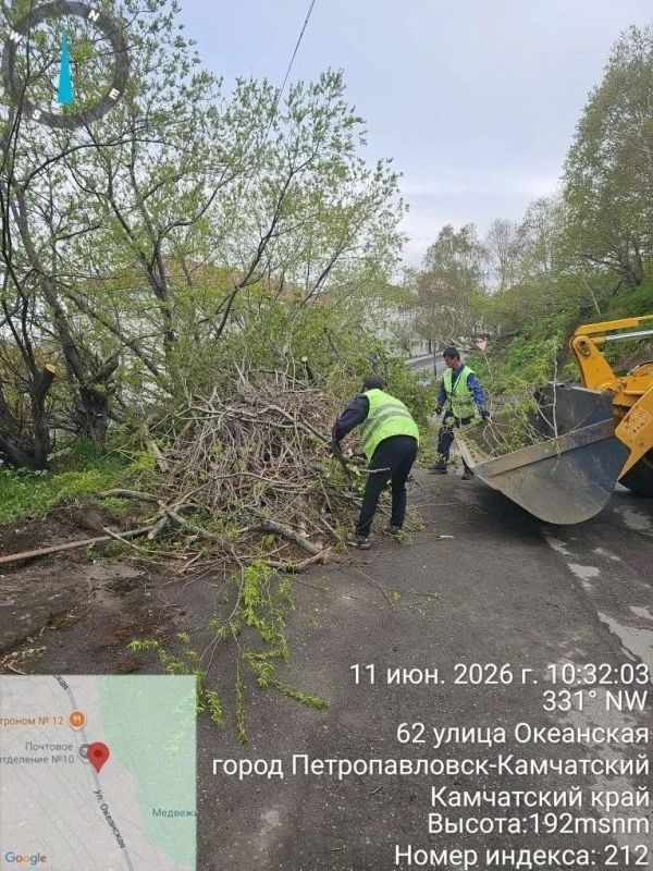 Город день за днем. 11 июня 2026 года В Петропавловске-Камчатском проводятся комплексные работы по содержанию дорог города: мойка проезжей части и тротуаров, очистка территорий с применением вакуумноподметальной техники и...