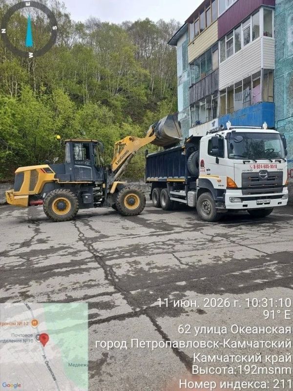 Город день за днем. 11 июня 2026 года В Петропавловске-Камчатском проводятся комплексные работы по содержанию дорог города: мойка проезжей части и тротуаров, очистка территорий с применением вакуумноподметальной техники и... Город день за днем. 11 июня 2026 года В Петропавловске-Камчатском проводятся комплексные работы по содержанию дорог города: мойка проезжей части и тротуаров, очистка территорий с применением вакуумноподметальной техники и...
