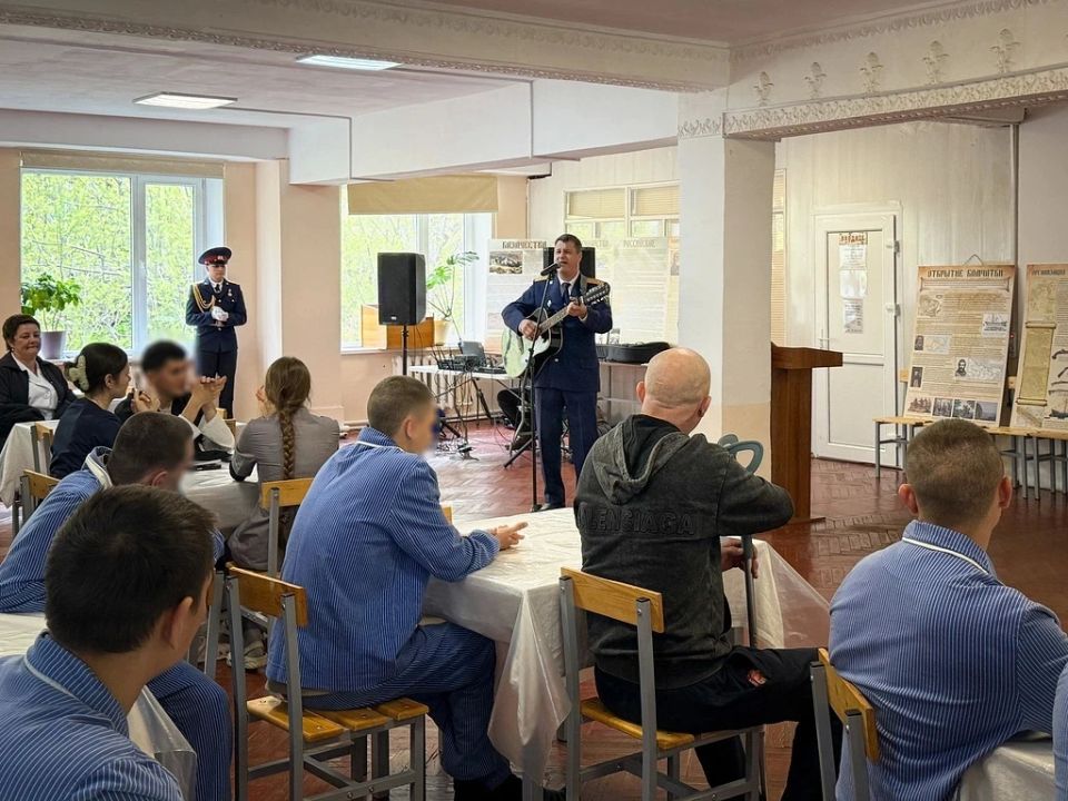 В Камчатском крае в преддверии празднования Дня России состоялись мероприятия, посвящённые 15-летию со дня образования Следственного комитета Российской Федерации В Камчатском крае в преддверии празднования Дня России состоялись мероприятия, посвящённые 15-летию со дня образования Следственного комитета Российской Федерации