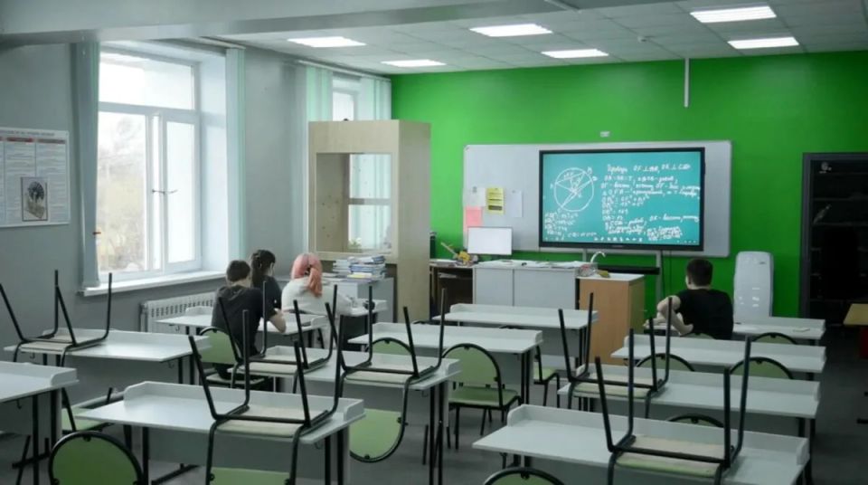 Председатель правительства Камчатки проверила качество капремонта в школах Елизовского округа Председатель правительства Камчатки проверила качество капремонта в школах Елизовского округа