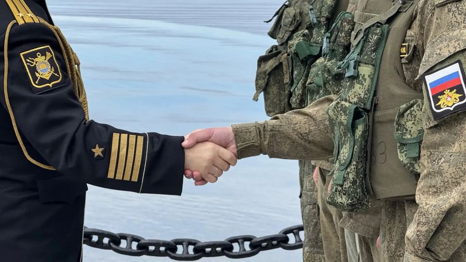 На мысе Сигнальном поздравили морпехов На мысе Сигнальном поздравили морпехов