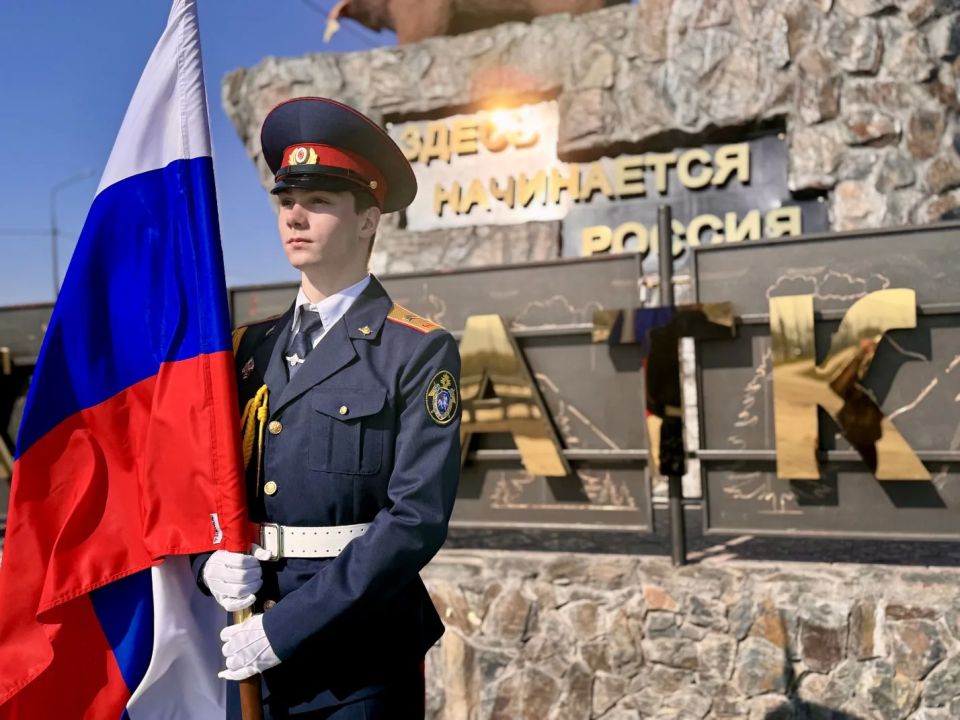 Сотрудники следственного управления СК России по Камчатскому краю провели патриотическое мероприятие, приуроченное к Дню России Сотрудники следственного управления СК России по Камчатскому краю провели патриотическое мероприятие, приуроченное к Дню России