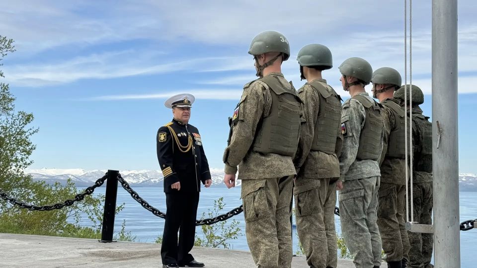 На мысе Сигнальном поздравили морпехов