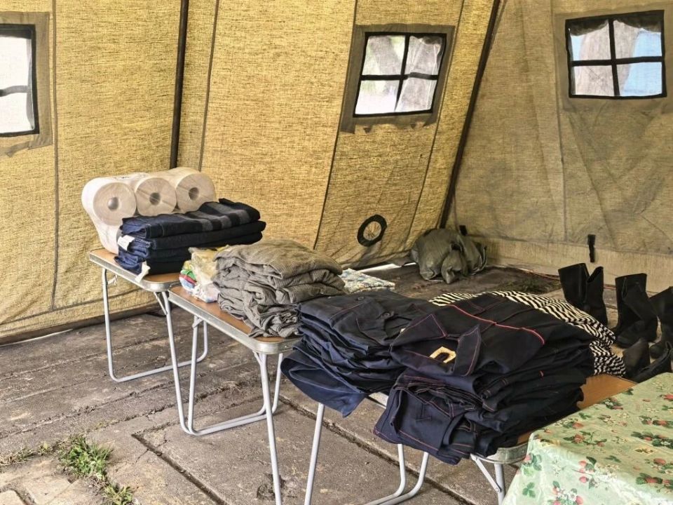 В Камчатском крае прошли учения по развертыванию пункта временного размещения ПВР-550 В Камчатском крае прошли учения по развертыванию пункта временного размещения ПВР-550