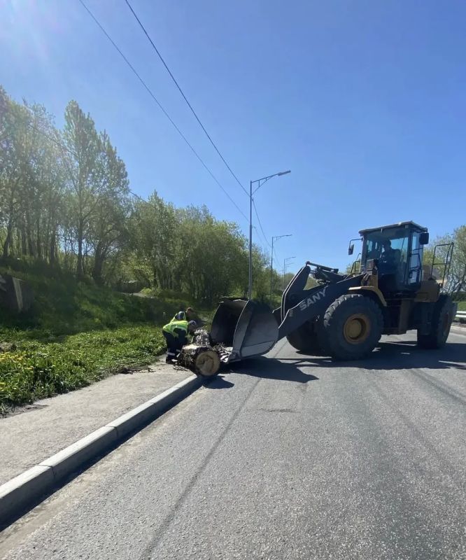 Город день за днем. 13 июня 2026 года Основные усилия подрядных организаций сосредоточены на комплексной уборке песка, мусора и веток, скопившихся на проезжей части, тротуарах и прилегающих территориях Город день за днем. 13 июня 2026 года Основные усилия подрядных организаций сосредоточены на комплексной уборке песка, мусора и веток, скопившихся на проезжей части, тротуарах и прилегающих территориях