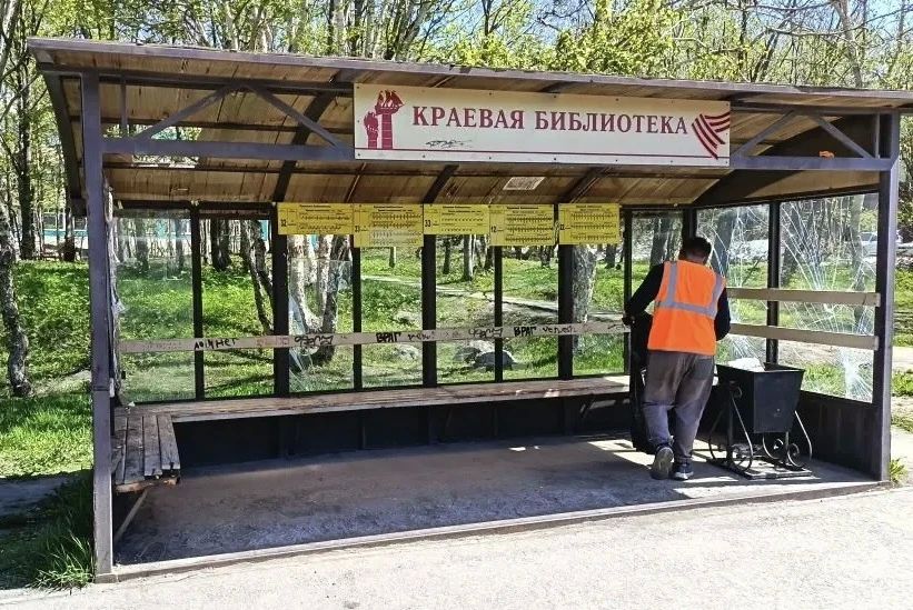 Город день за днем. 13 июня 2026 года Основные усилия подрядных организаций сосредоточены на комплексной уборке песка, мусора и веток, скопившихся на проезжей части, тротуарах и прилегающих территориях Город день за днем. 13 июня 2026 года Основные усилия подрядных организаций сосредоточены на комплексной уборке песка, мусора и веток, скопившихся на проезжей части, тротуарах и прилегающих территориях
