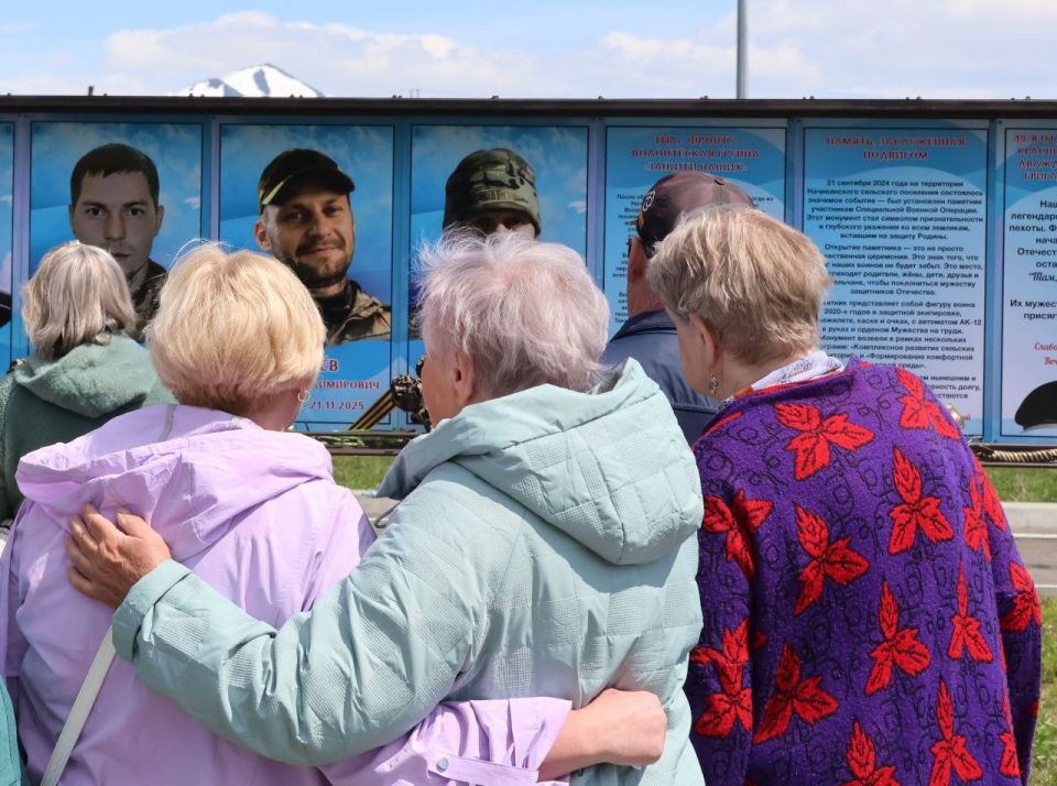 В ЕЛИЗОВСКОМ ОКРУГЕ УВЕКОВЕЧИЛИ ПАМЯТЬ ЗЕМЛЯКОВ-ГЕРОЕВ – УЧАСТНИКОВ СПЕЦОПЕРАЦИИ В ЕЛИЗОВСКОМ ОКРУГЕ УВЕКОВЕЧИЛИ ПАМЯТЬ ЗЕМЛЯКОВ-ГЕРОЕВ – УЧАСТНИКОВ СПЕЦОПЕРАЦИИ