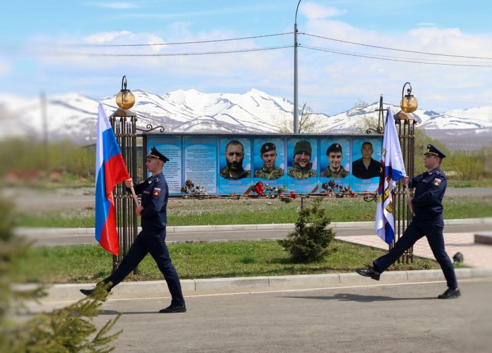 В ЕЛИЗОВСКОМ ОКРУГЕ УВЕКОВЕЧИЛИ ПАМЯТЬ ЗЕМЛЯКОВ-ГЕРОЕВ – УЧАСТНИКОВ СПЕЦОПЕРАЦИИ В ЕЛИЗОВСКОМ ОКРУГЕ УВЕКОВЕЧИЛИ ПАМЯТЬ ЗЕМЛЯКОВ-ГЕРОЕВ – УЧАСТНИКОВ СПЕЦОПЕРАЦИИ