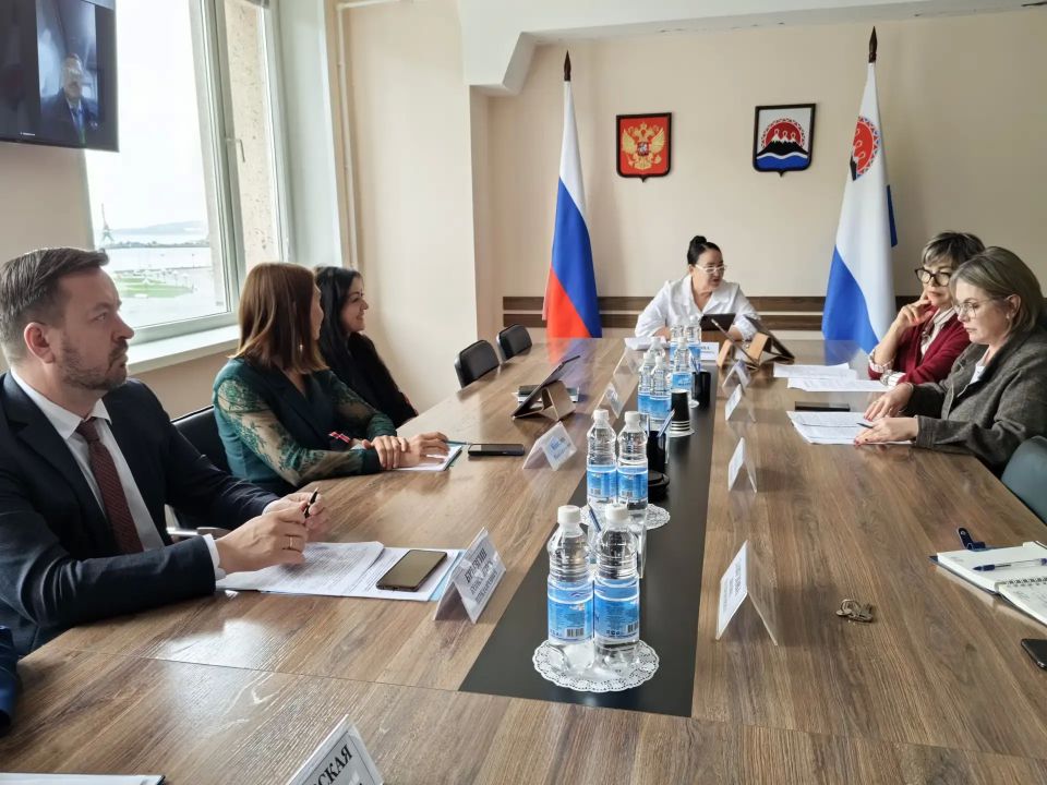 Краевые депутаты выступили за увеличение финансирования фестиваля «Золотые родники» Краевые депутаты выступили за увеличение финансирования фестиваля «Золотые родники»
