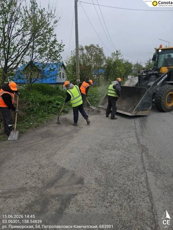 Город день за днем. . 15 июня 2026 года Подрядные организации проводят работы по содержанию городских территорий ПетропавловскаКамчатского Город день за днем. . 15 июня 2026 года Подрядные организации проводят работы по содержанию городских территорий ПетропавловскаКамчатского