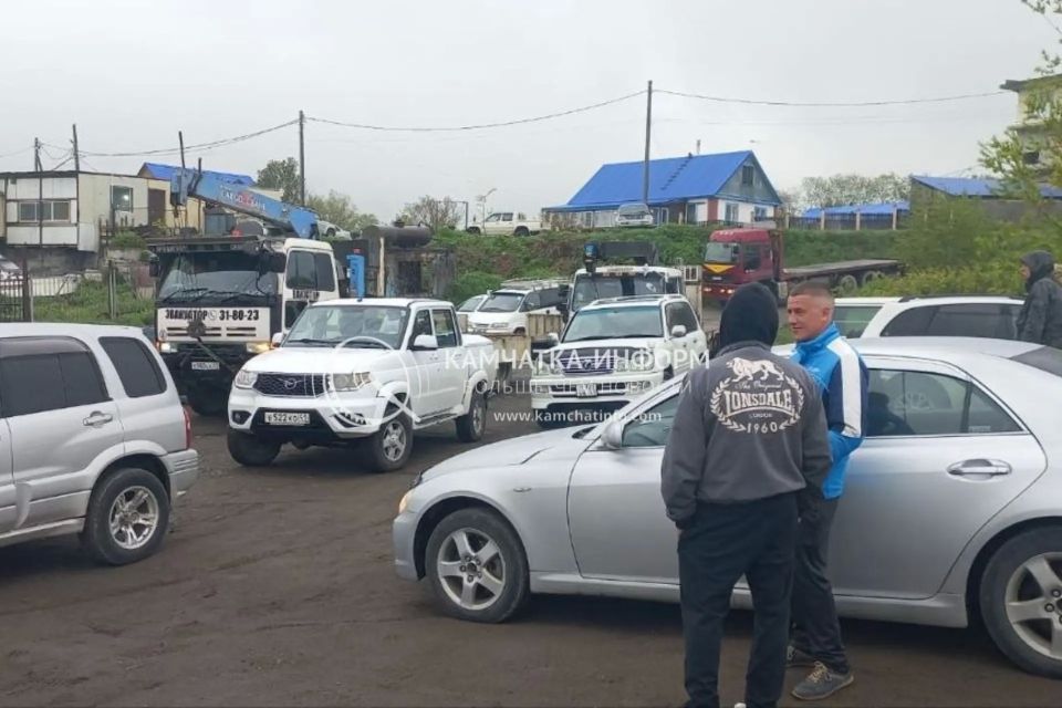 Владельцы гаражей в Аваче требуют от властей оставить их имущество в покое