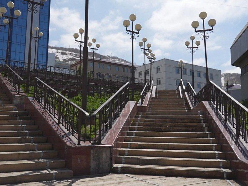 В центре Петропавловска отремонтируют три лестничных перехода