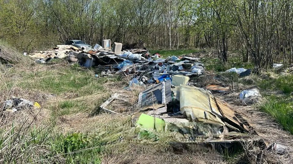 В Елизовском округе продолжают борьбу с несанкционированными свалками В Елизовском округе продолжают борьбу с несанкционированными свалками
