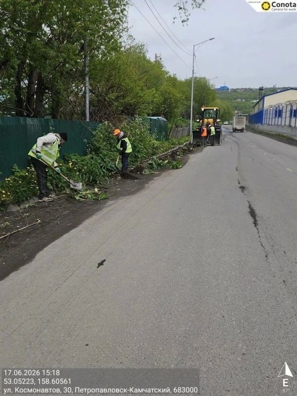 Город день за днем. 17 июня 2026 года Подрядные организации ежедневно проводят комплексную уборку ПетропавловскаКамчатского: подметают проезжую часть с помощью вакуумноподметальной техники, очищают ливневые колодцы илососной... Город день за днем. 17 июня 2026 года Подрядные организации ежедневно проводят комплексную уборку ПетропавловскаКамчатского: подметают проезжую часть с помощью вакуумноподметальной техники, очищают ливневые колодцы илососной...