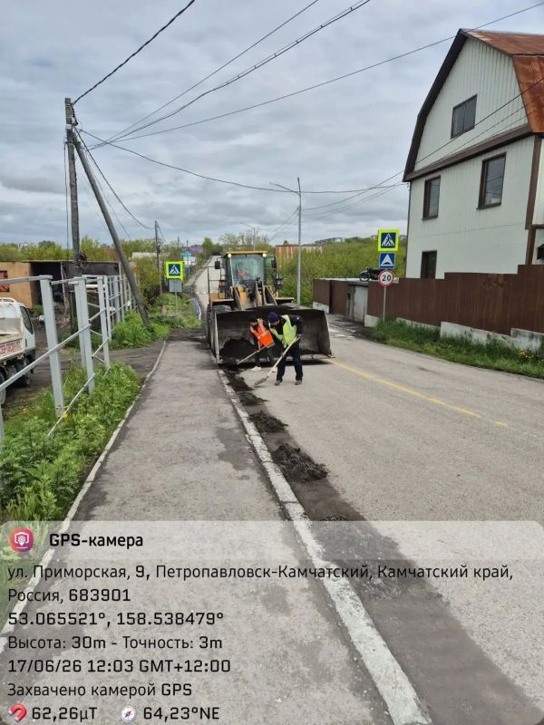 Город день за днем. 17 июня 2026 года Подрядные организации ежедневно проводят комплексную уборку ПетропавловскаКамчатского: подметают проезжую часть с помощью вакуумноподметальной техники, очищают ливневые колодцы илососной... Город день за днем. 17 июня 2026 года Подрядные организации ежедневно проводят комплексную уборку ПетропавловскаКамчатского: подметают проезжую часть с помощью вакуумноподметальной техники, очищают ливневые колодцы илососной...