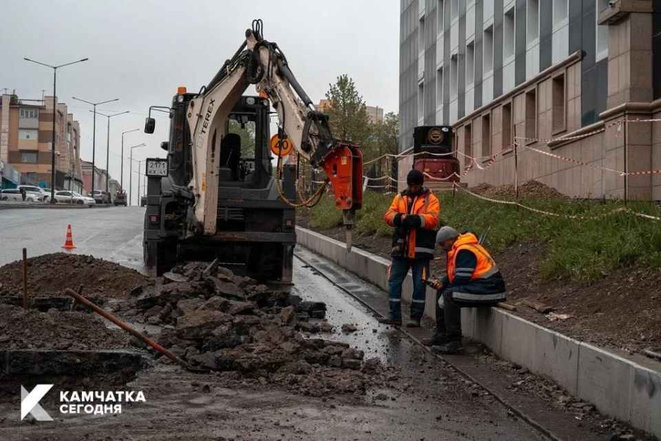 На Ленинской в Петропавловске-Камчатском продолжают ремонт дороги На Ленинской в Петропавловске-Камчатском продолжают ремонт дороги
