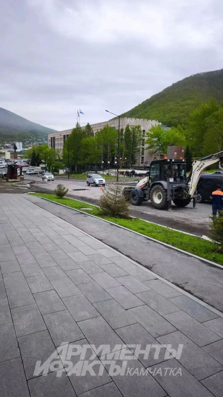 В лучших традициях: сделали дорогу и уже расковыряли! В лучших традициях: сделали дорогу и уже расковыряли!
