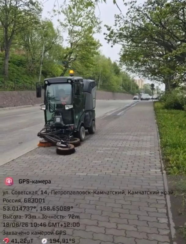 Город день за днем. 18 июня 2026 года С раннего утра дорожные службы ПетропавловскаКамчатского проводят работы по содержанию проезжей части и тротуаров Город день за днем. 18 июня 2026 года С раннего утра дорожные службы ПетропавловскаКамчатского проводят работы по содержанию проезжей части и тротуаров
