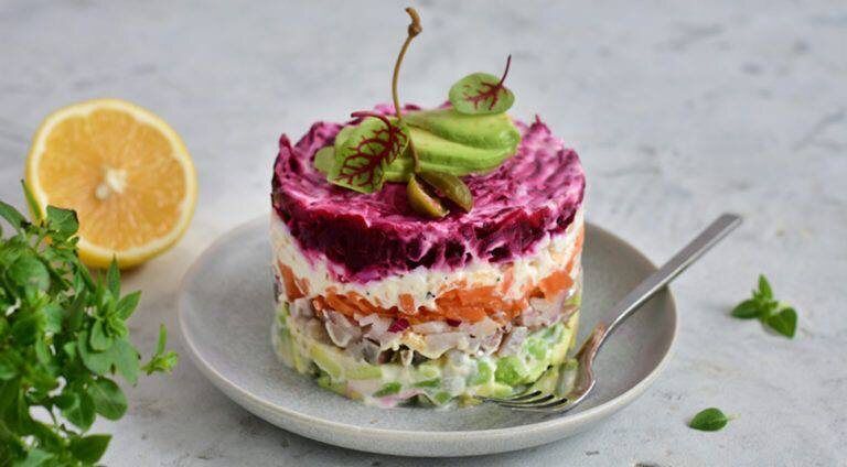 Салат со скумбрией и свёклой: легкость и гармония вкусов в каждом слое