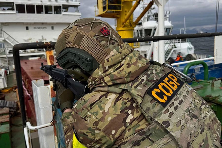 В Петропавловске-Камчатском под руководством оперативного штаба в морском районе (бассейне) проведена межведомственная тренировка по пресечению террористического акта на объекте водного транспорта с участием подразделений... В Петропавловске-Камчатском под руководством оперативного штаба в морском районе (бассейне) проведена межведомственная тренировка по пресечению террористического акта на объекте водного транспорта с участием подразделений...