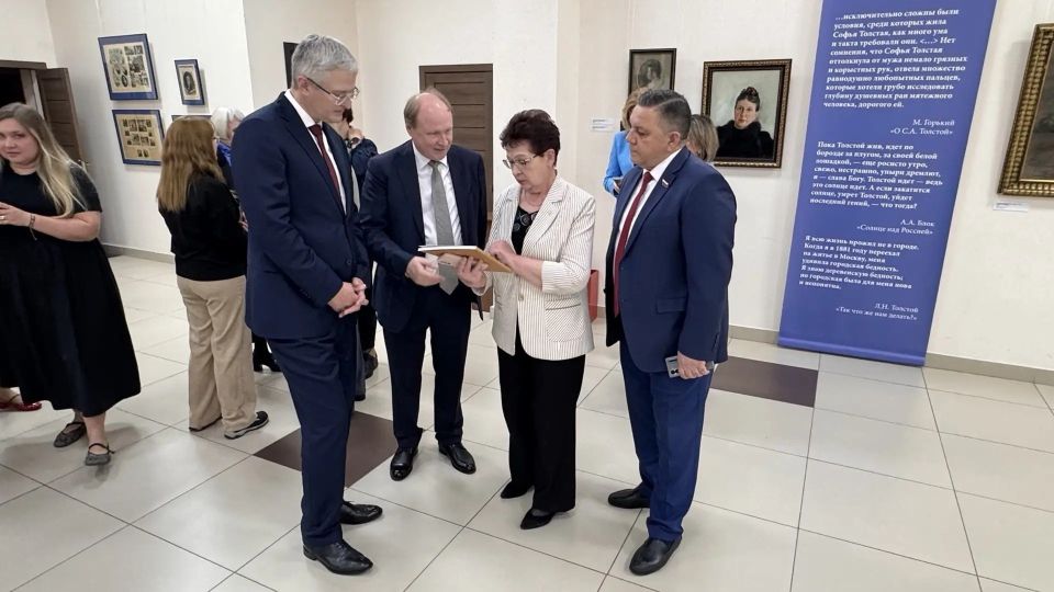 Камчатском краевом художественном музее состоялось торжественное открытие выставки «Лев Толстой в карикатурах и на страницах газет рубежа XIX–XX вв.» Камчатском краевом художественном музее состоялось торжественное открытие выставки «Лев Толстой в карикатурах и на страницах газет рубежа XIX–XX вв.»