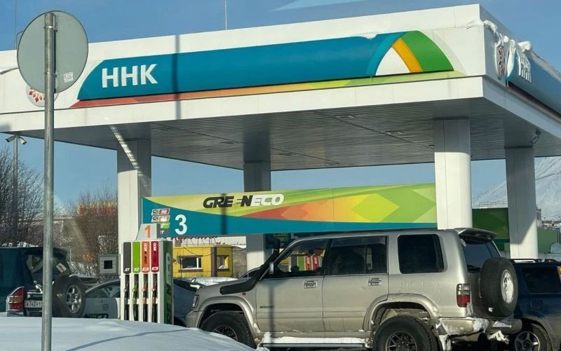 Камчатка бензина накопила на месяц про запас, но в канистры топливо не наливают