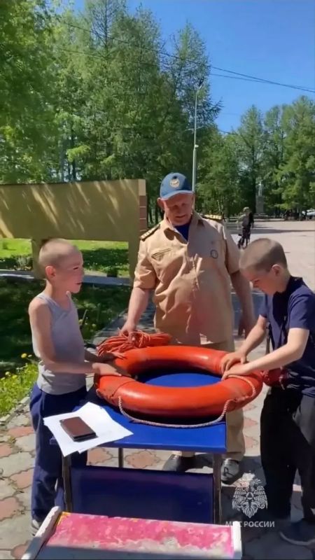 Воспитанникам пришкольного лагеря «Солнышко» в Тигильском округе рассказали о безопасности на воде Воспитанникам пришкольного лагеря «Солнышко» в Тигильском округе рассказали о безопасности на воде