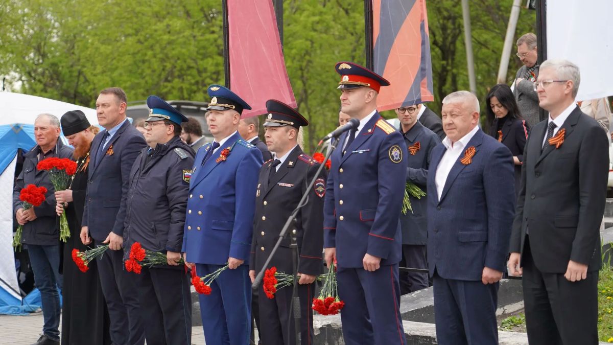 В День памяти и скорби сотрудники УМВД России по Камчатскому краю приняли участие в памятных мероприятиях, прошедших в Петропавловске-Камчатском В День памяти и скорби сотрудники УМВД России по Камчатскому краю приняли участие в памятных мероприятиях, прошедших в Петропавловске-Камчатском