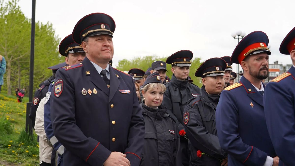 В День памяти и скорби сотрудники УМВД России по Камчатскому краю приняли участие в памятных мероприятиях, прошедших в Петропавловске-Камчатском В День памяти и скорби сотрудники УМВД России по Камчатскому краю приняли участие в памятных мероприятиях, прошедших в Петропавловске-Камчатском