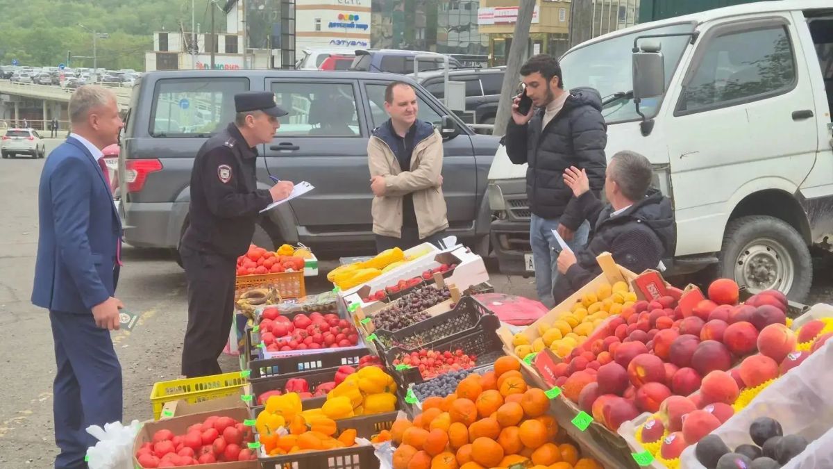 В Петропавловске-Камчатском прошёл рейд по пресечению незаконной торговли В Петропавловске-Камчатском прошёл рейд по пресечению незаконной торговли