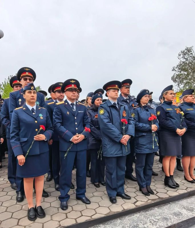 В День памяти и скорби сотрудники следственного управления почтили память защитников Отечества В День памяти и скорби сотрудники следственного управления почтили память защитников Отечества