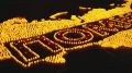 В 4 утра зажглись «Огненные картины войны» Картина представляла собой карту страны, где красными лампадками были выделены Камчатка и новые регионы. В центре композиции разместили надпись «Помним» с красной звездой — символ...