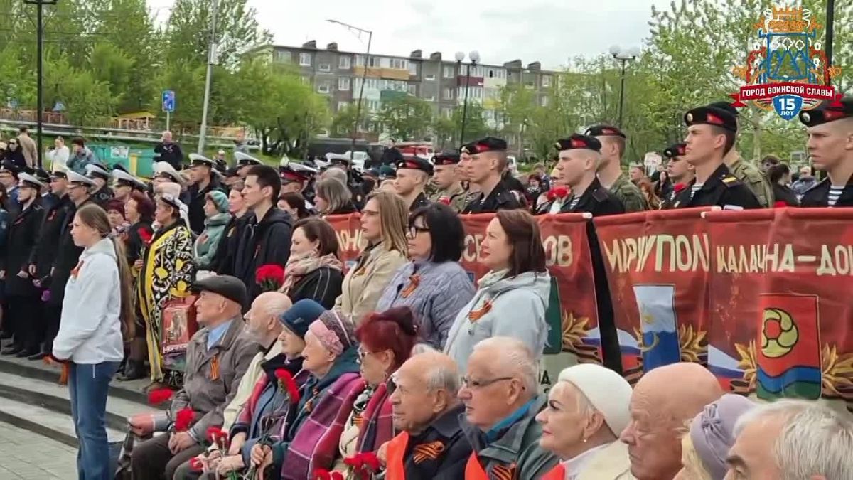 Прямо сейчас в парке Победы проходит торжественный ритуал и возложение цветов, посвященные Дню памяти и скорби – дню начала Великой Отечественной войны
