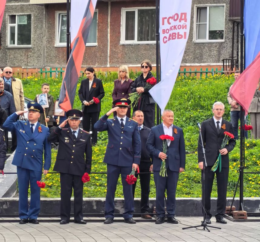 В День памяти и скорби сотрудники следственного управления почтили память защитников Отечества В День памяти и скорби сотрудники следственного управления почтили память защитников Отечества