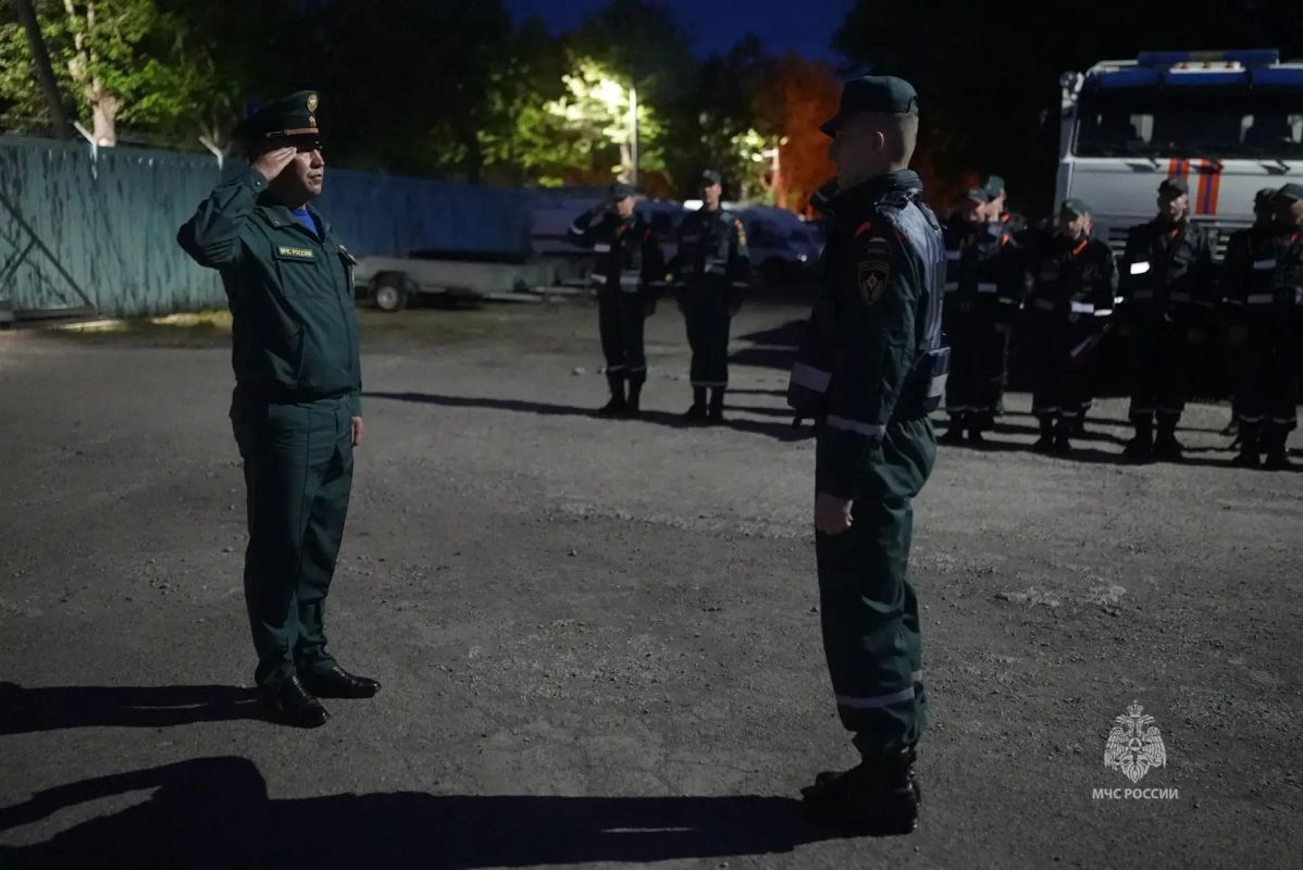 Марш-бросок совершили камчатские спасатели МЧС России в День памяти и скорби Марш-бросок совершили камчатские спасатели МЧС России в День памяти и скорби