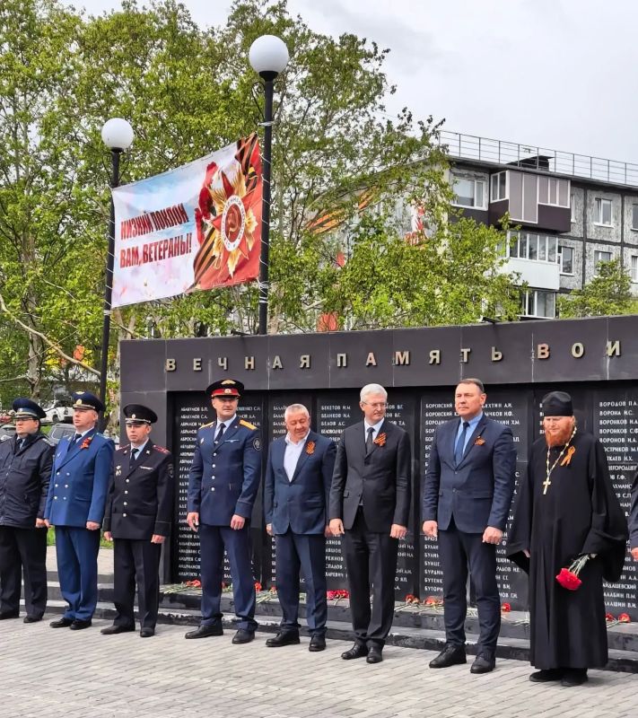 В День памяти и скорби сотрудники следственного управления почтили память защитников Отечества В День памяти и скорби сотрудники следственного управления почтили память защитников Отечества