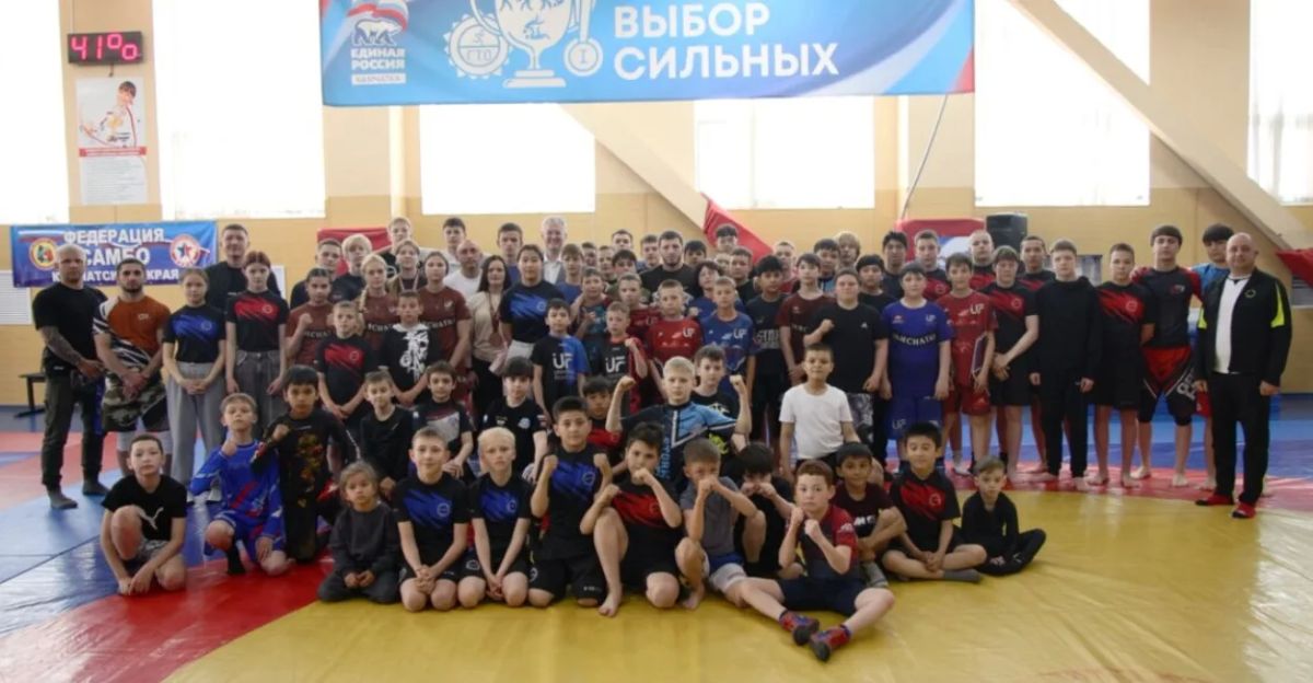 Губернатор Камчатки поздравил спортсменок с бронзой на чемпионате Европы по панкратиону Губернатор Камчатки поздравил спортсменок с бронзой на чемпионате Европы по панкратиону