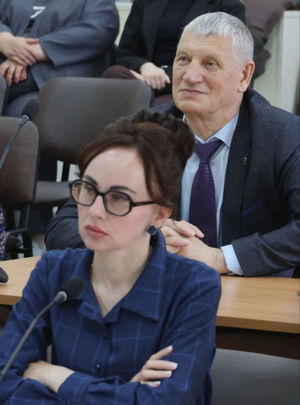 СОСТОЯЛИСЬ ПУБЛИЧНЫЕ СЛУШАНИЯ ПО ПРОЕКТУ УСТАВА ЕЛИЗОВСКОГО ОКРУГА СОСТОЯЛИСЬ ПУБЛИЧНЫЕ СЛУШАНИЯ ПО ПРОЕКТУ УСТАВА ЕЛИЗОВСКОГО ОКРУГА