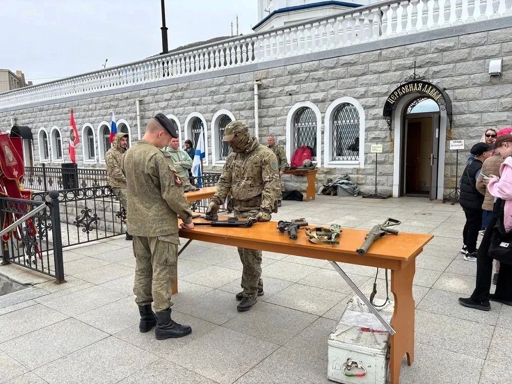 Военно-патриотическая игра «Наследники Святой Руси» прошла на площадке Кафедрального собора Святой Живоначальной Троицы Военно-патриотическая игра «Наследники Святой Руси» прошла на площадке Кафедрального собора Святой Живоначальной Троицы