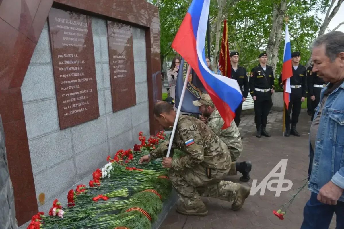 Инициатором учреждения Дня ветерана боевых действий ещё в 2008 году стали участники всероссийского движения «Боевое братство», потом к ним присоединились «Офицеры России» Инициатором учреждения Дня ветерана боевых действий ещё в 2008 году стали участники всероссийского движения «Боевое братство», потом к ним присоединились «Офицеры России»