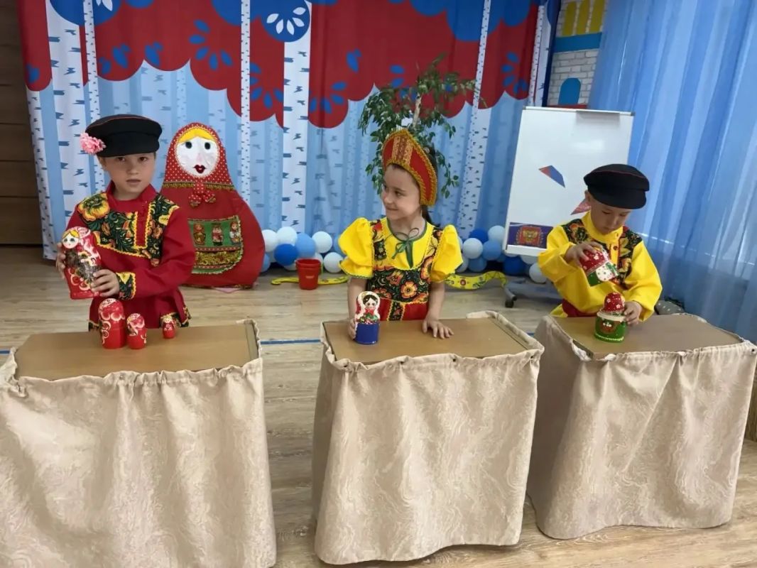 Дошколята краевого центра знакомятся с культурой народов России Дошколята краевого центра знакомятся с культурой народов России