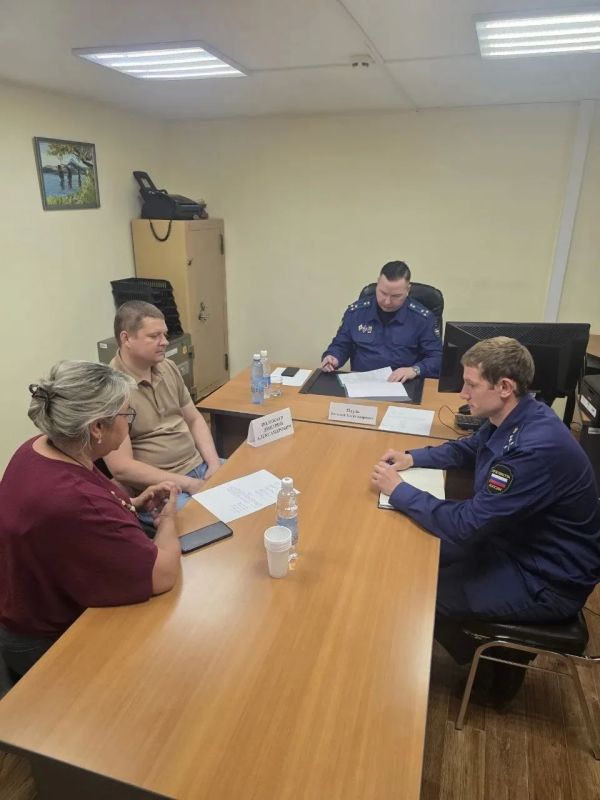 Заместитель прокурора края Евгений Пауль провел прием жителей Быстринского района в селе Эссо Заместитель прокурора края Евгений Пауль провел прием жителей Быстринского района в селе Эссо